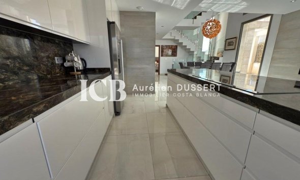 Resale - Villa -
Orihuela Costa