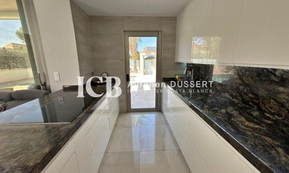 Resale - Villa -
Orihuela Costa