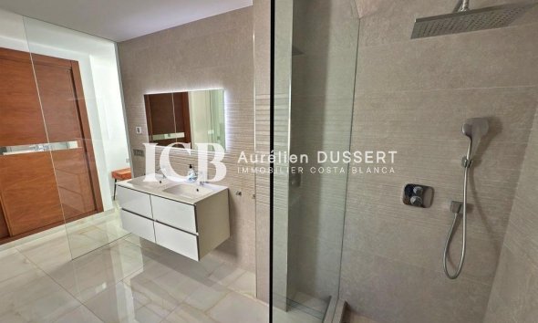 Resale - Villa -
Orihuela Costa