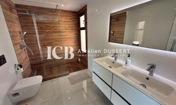 Resale - Villa -
Orihuela Costa