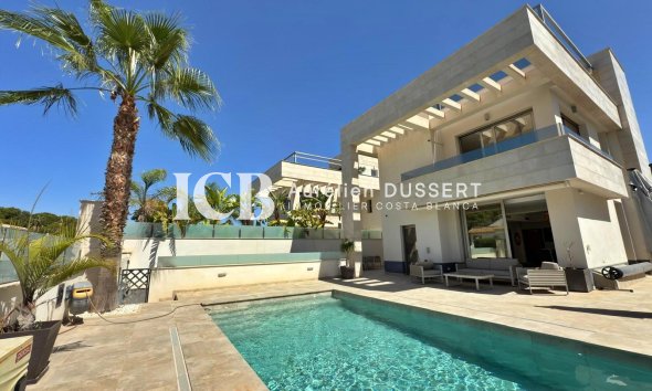 Resale - Villa -
Orihuela Costa