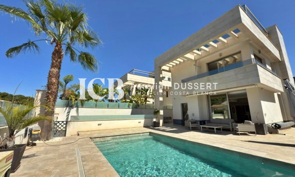 Resale - Villa -
Orihuela Costa