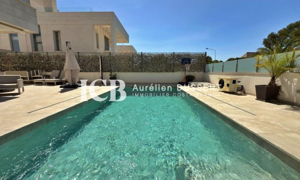 Resale - Villa -
Orihuela Costa