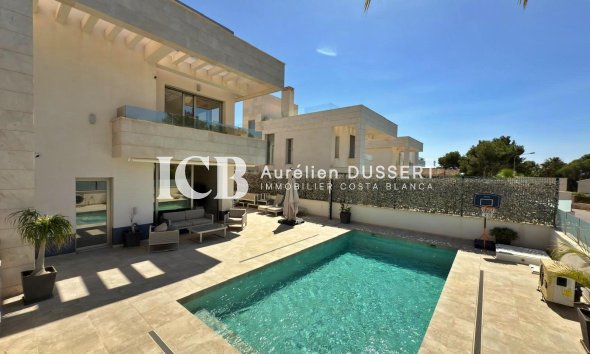 Resale - Villa -
Orihuela Costa