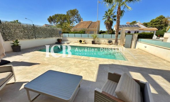 Resale - Villa -
Orihuela Costa