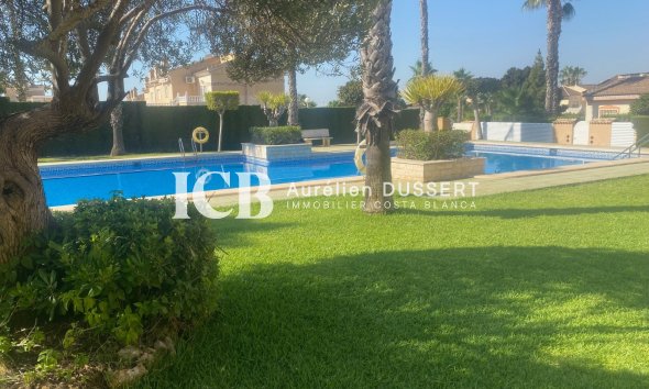 Resale - Townhouse -
Ciudad Quesada - Doña pepa