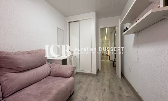 Resale - Apartment / flat -
Torrevieja - Centro