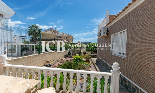 Revente - Maison individuelle -
Orihuela Costa - La Zenia