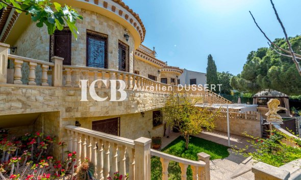 Revente - Villa -
Orihuela Costa - Campoamor