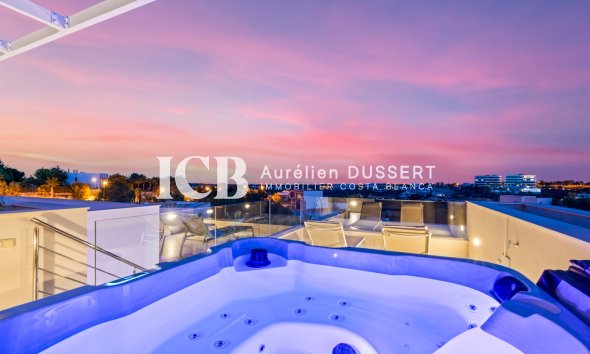Resale - Villa -
Las Colinas Golf