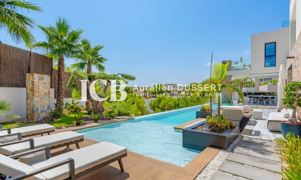 Resale - Villa -
Las Colinas Golf