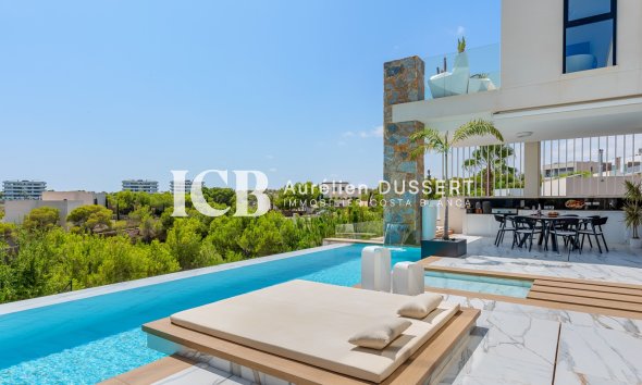 Resale - Villa -
Las Colinas Golf