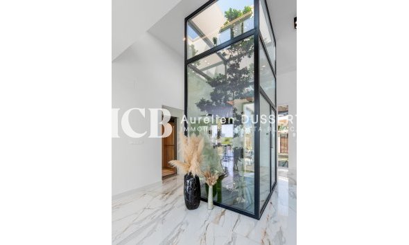 Resale - Villa -
Las Colinas Golf