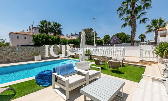 Revente - Maison individuelle -
Orihuela Costa - Los Dolses