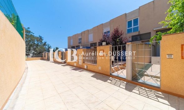 Resale - Townhouse -
Orihuela Costa - Campoamor