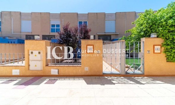 Resale - Townhouse -
Orihuela Costa - Campoamor