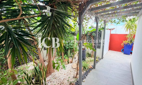 Resale - Villa -
Los Montesinos - La Herrada