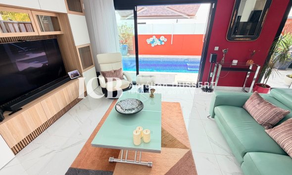 Resale - Villa -
Los Montesinos - La Herrada