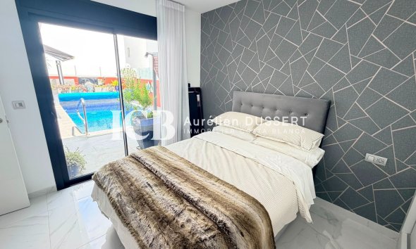 Resale - Villa -
Los Montesinos - La Herrada