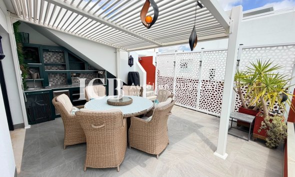 Resale - Villa -
Los Montesinos - La Herrada