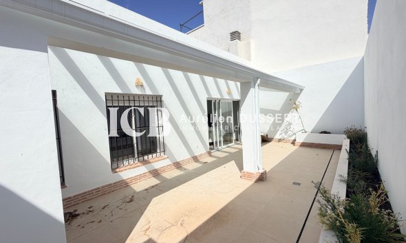 Revente - Maison mitoyenne -
Catral
