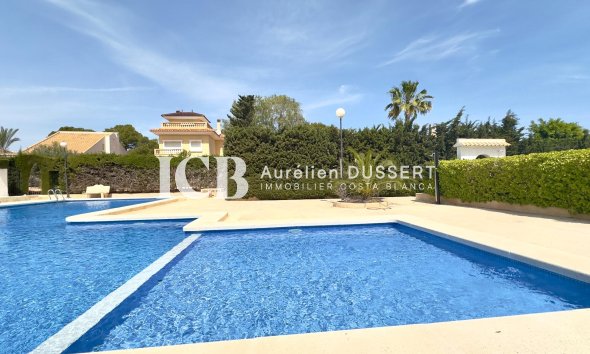 Revente - Maison individuelle -
Orihuela Costa - La Zenia