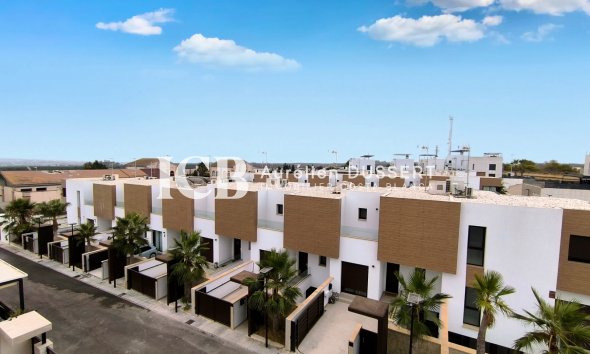Revente - Maison mitoyenne -
Algorfa