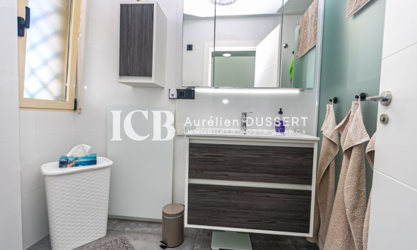 Resale - Townhouse -
Mil Palmeras