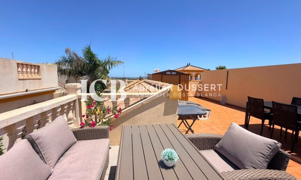 Resale - Townhouse -
Los Montesinos - Urbanizacion montesol